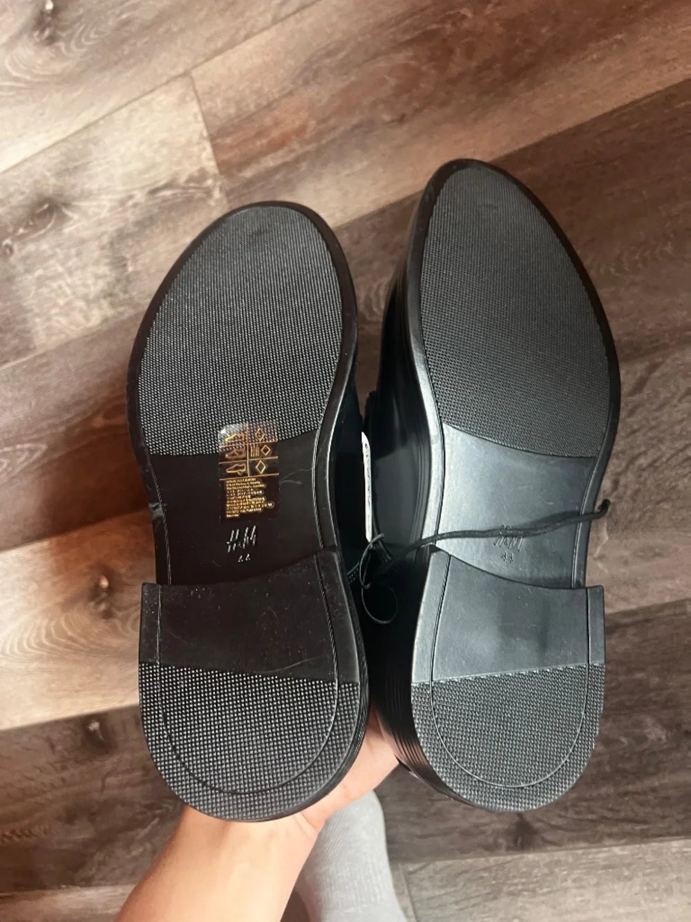 H&M Men’s size 10.5 black dress shoes.